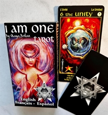 Bild på I Am One Tarot (Deck & Booklet; Instructions In English, Spanish, & French)
